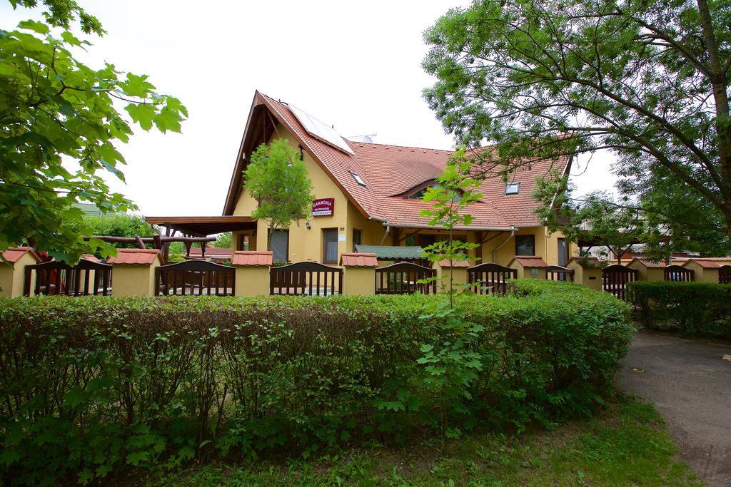 Harmonia Apartmanhaz Hajdúszoboszló Extérieur photo